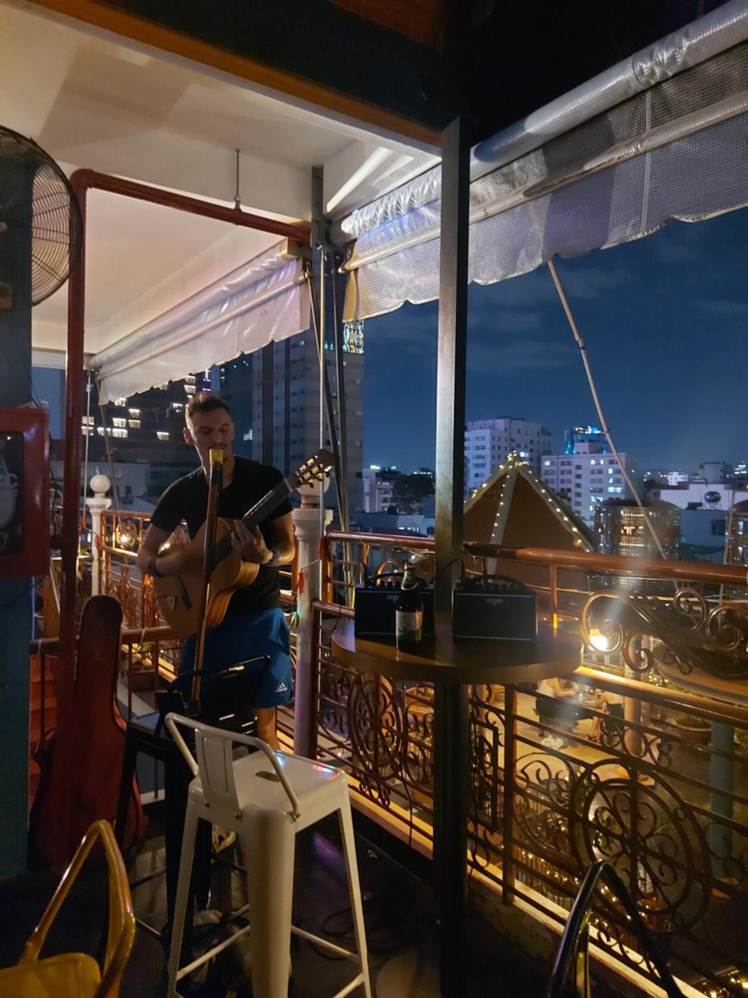 Saigon Rooftops Hostel โฮจิมินห์ซิตี้ ภายนอก รูปภาพ