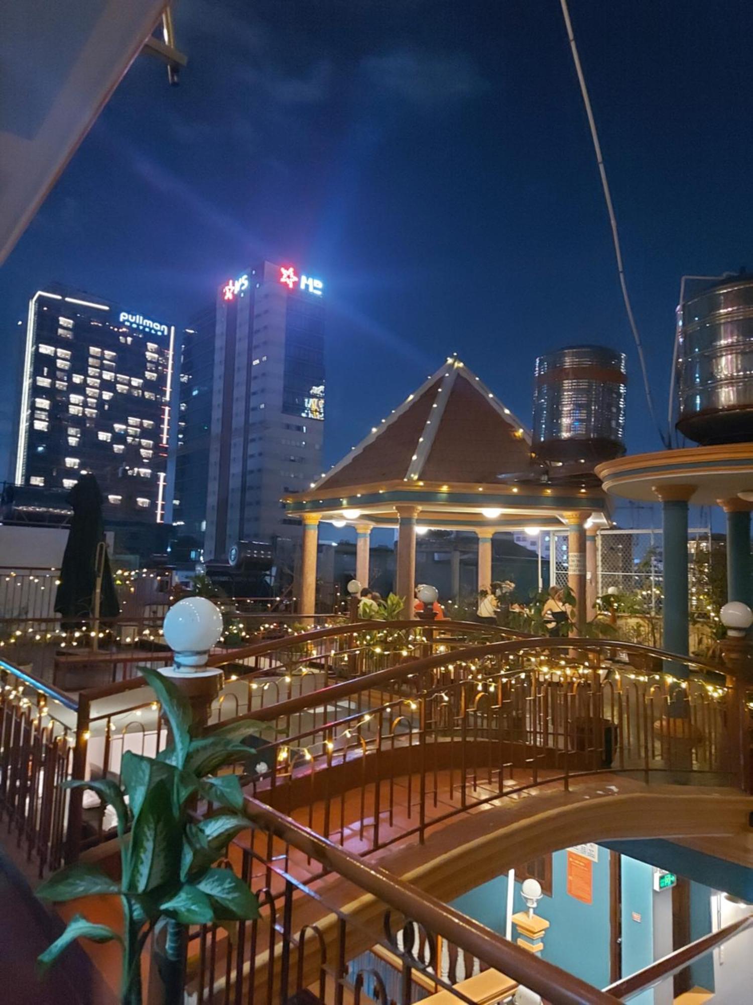 Saigon Rooftops Hostel โฮจิมินห์ซิตี้ ภายนอก รูปภาพ