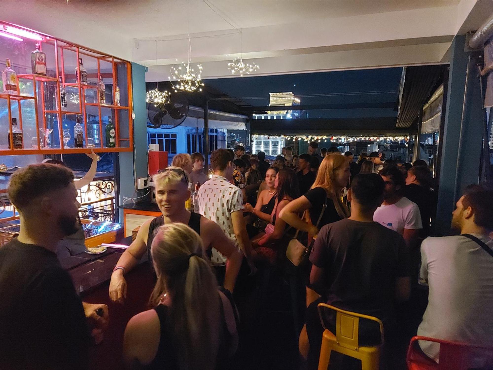 Saigon Rooftops Hostel โฮจิมินห์ซิตี้ ภายนอก รูปภาพ