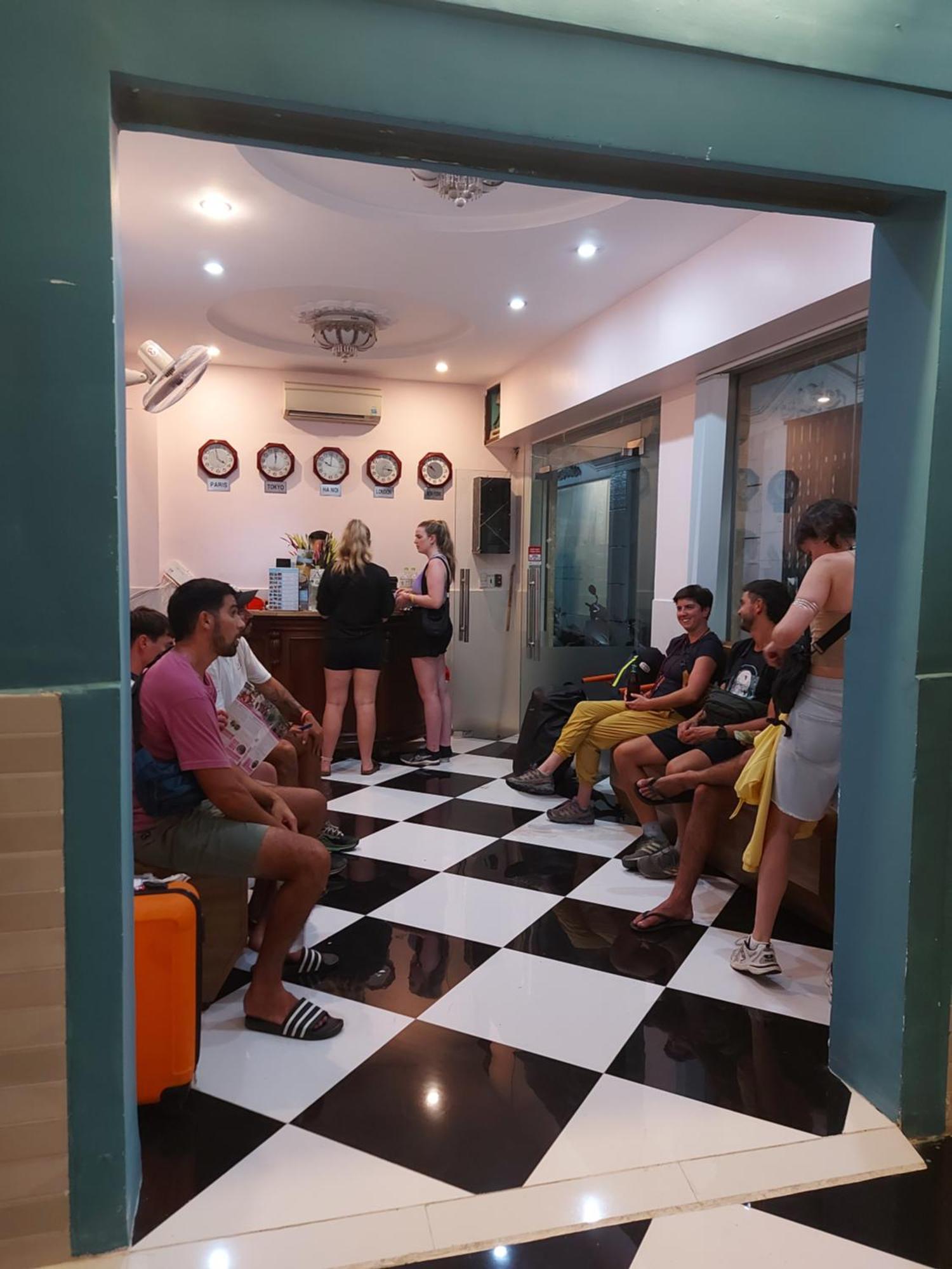 Saigon Rooftops Hostel โฮจิมินห์ซิตี้ ภายนอก รูปภาพ