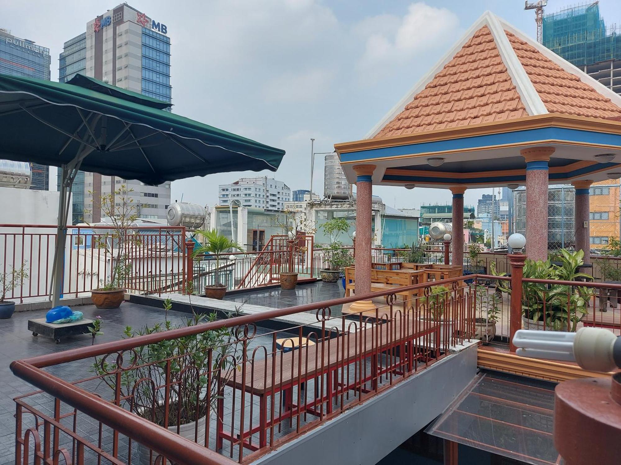 Saigon Rooftops Hostel โฮจิมินห์ซิตี้ ภายนอก รูปภาพ